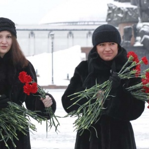 Церемония возложения венков и цветов к Главному монументу Победы и Вечному огню в честь 21-й годовщины со дня вывода советских войск из Афганистана